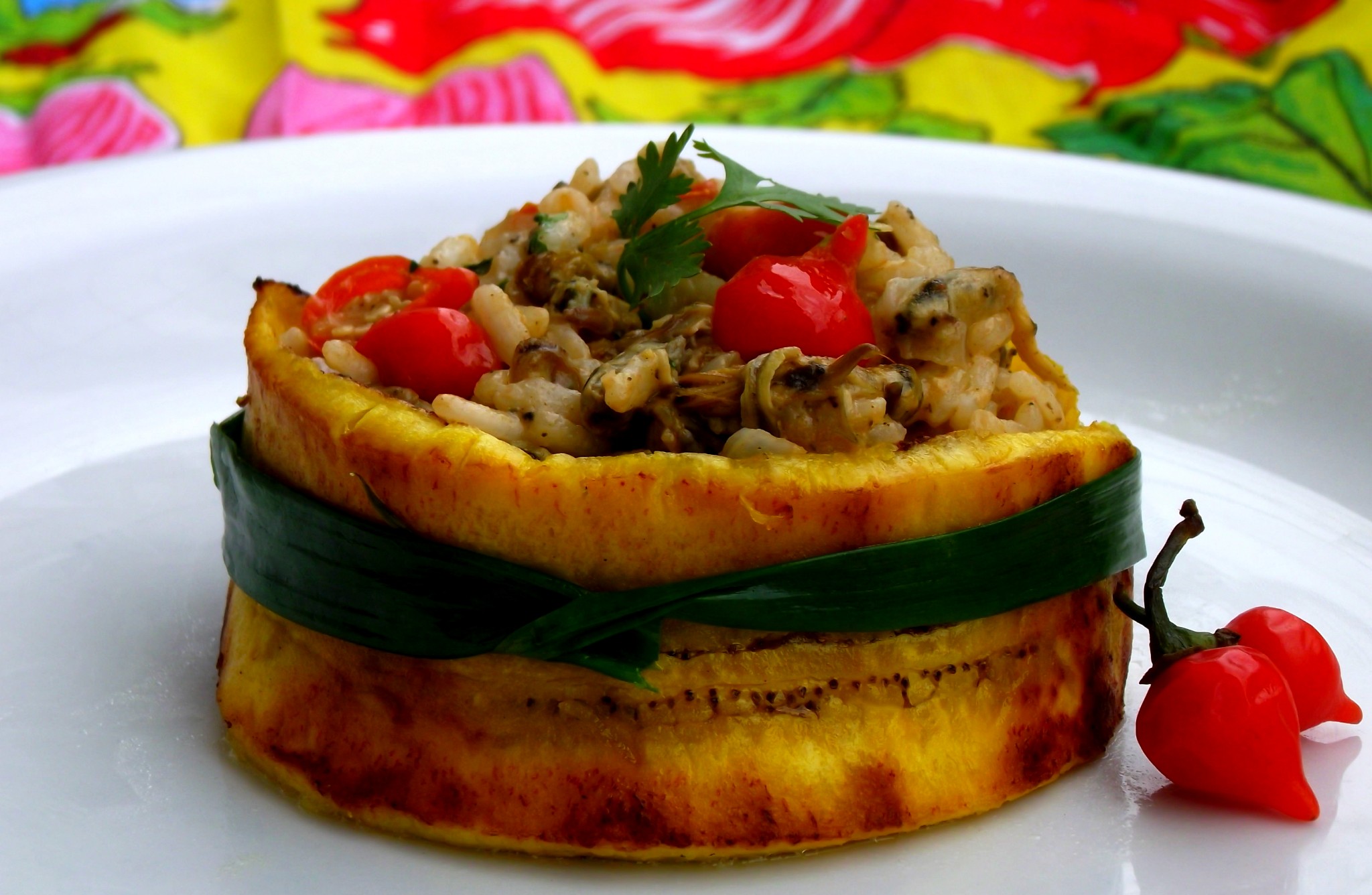 Risoto de sururu enrolado na banana comprida