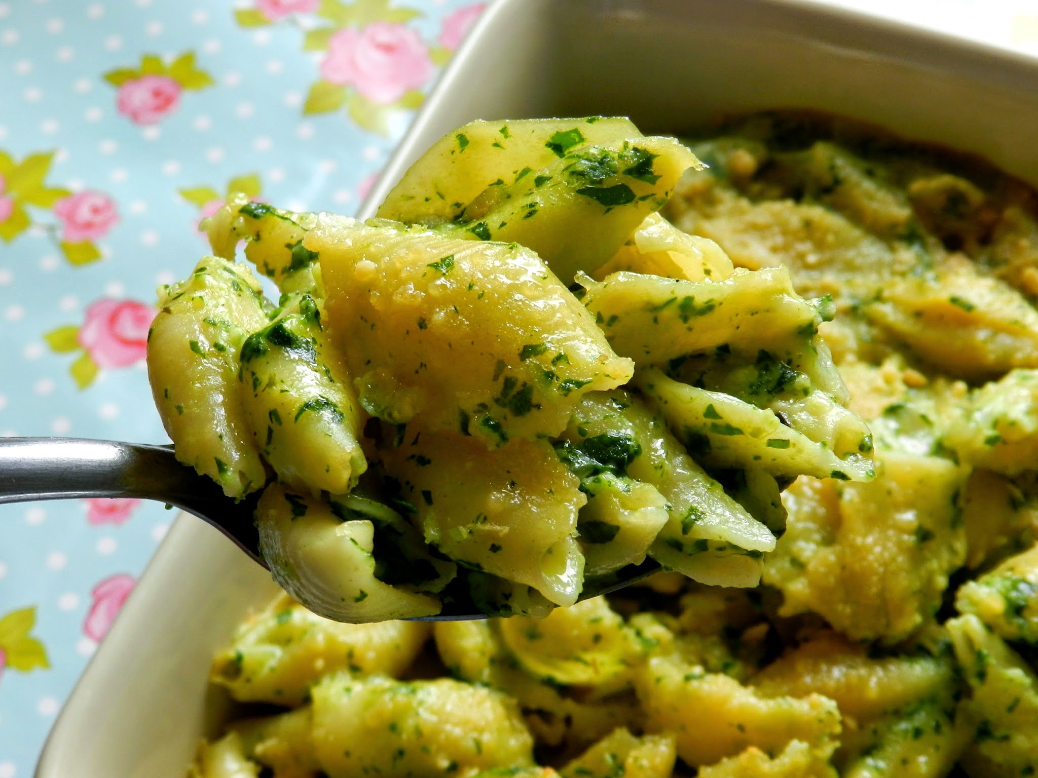 Macarrão com molho branco e espinafre