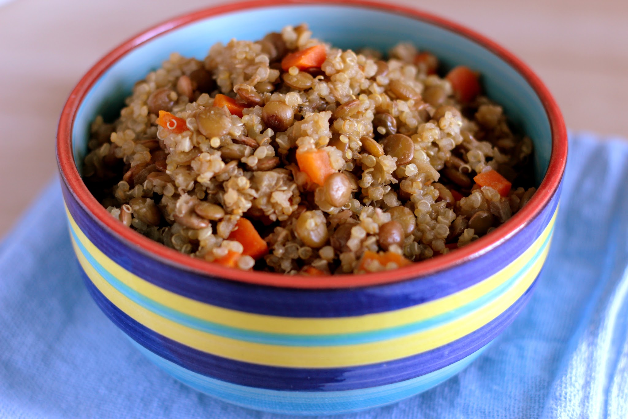 Quinoa em grãos com lentilha e cenoura