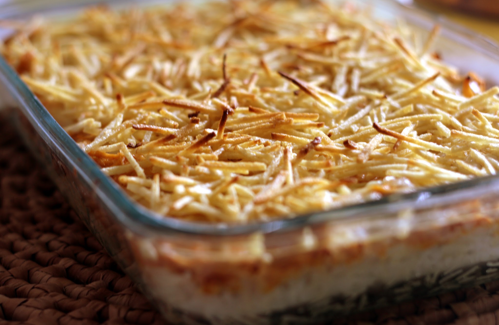 arroz de forno com frango cremoso fricassé e batata palha
